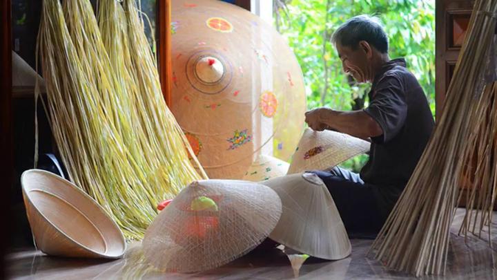 Nội dung: Mùa hè đang đầy vui vẻ với những xu hướng mới, và Huda Ice Twist đang chinh