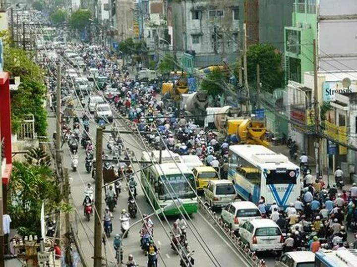 Xu hướng Giật mình ngã nhào khi gặp xe: Hotspot Matrix tiết lộ bí quyết video viral